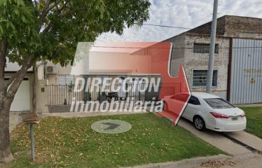 B° INDEPENDENCIA – CASA DOBLE GARAJ. Y PILETA APTA CREDITO – HUGO DEL CARRIL